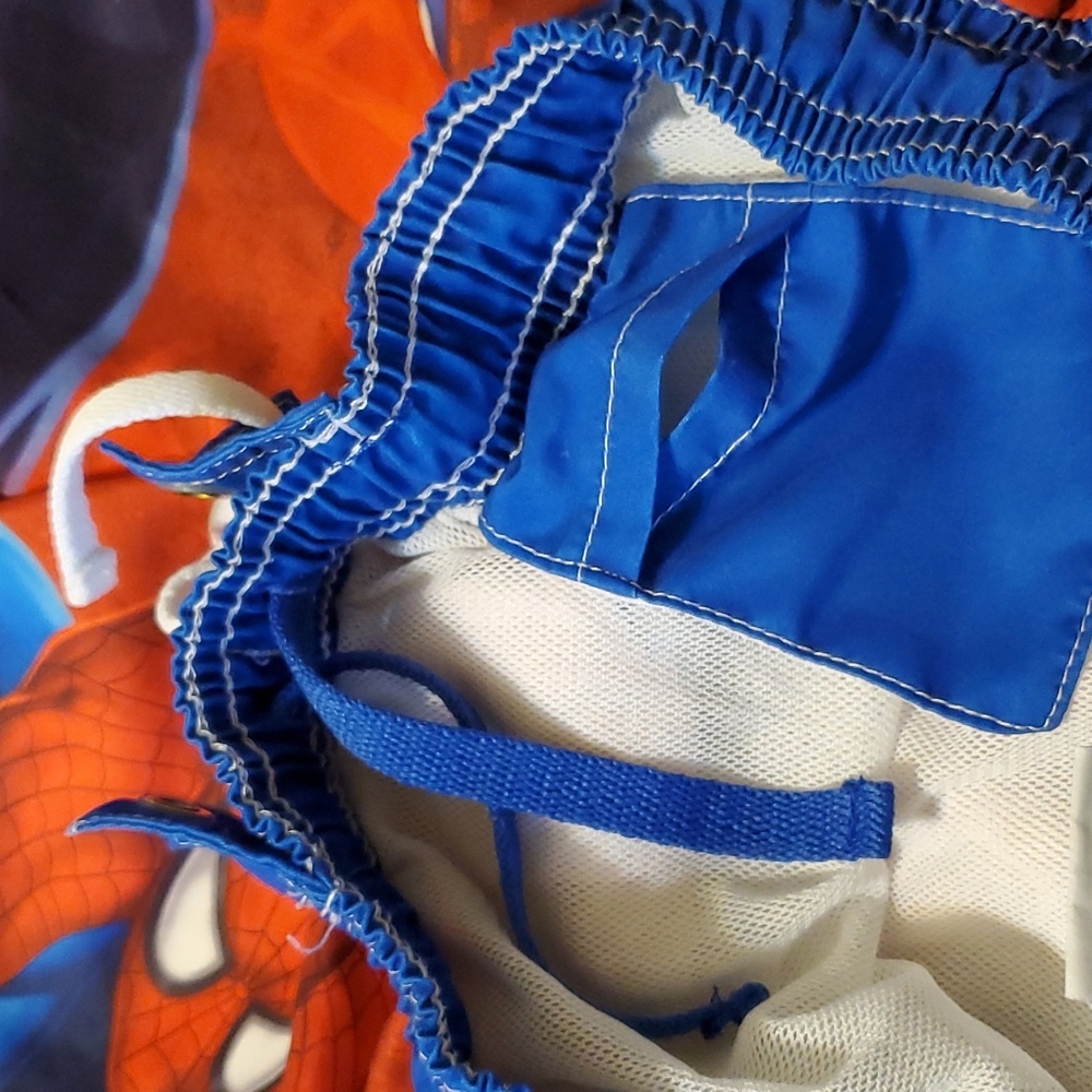 Spiderman trunks - Picture 3 of 5